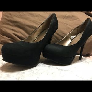 Velvet Black Pumps